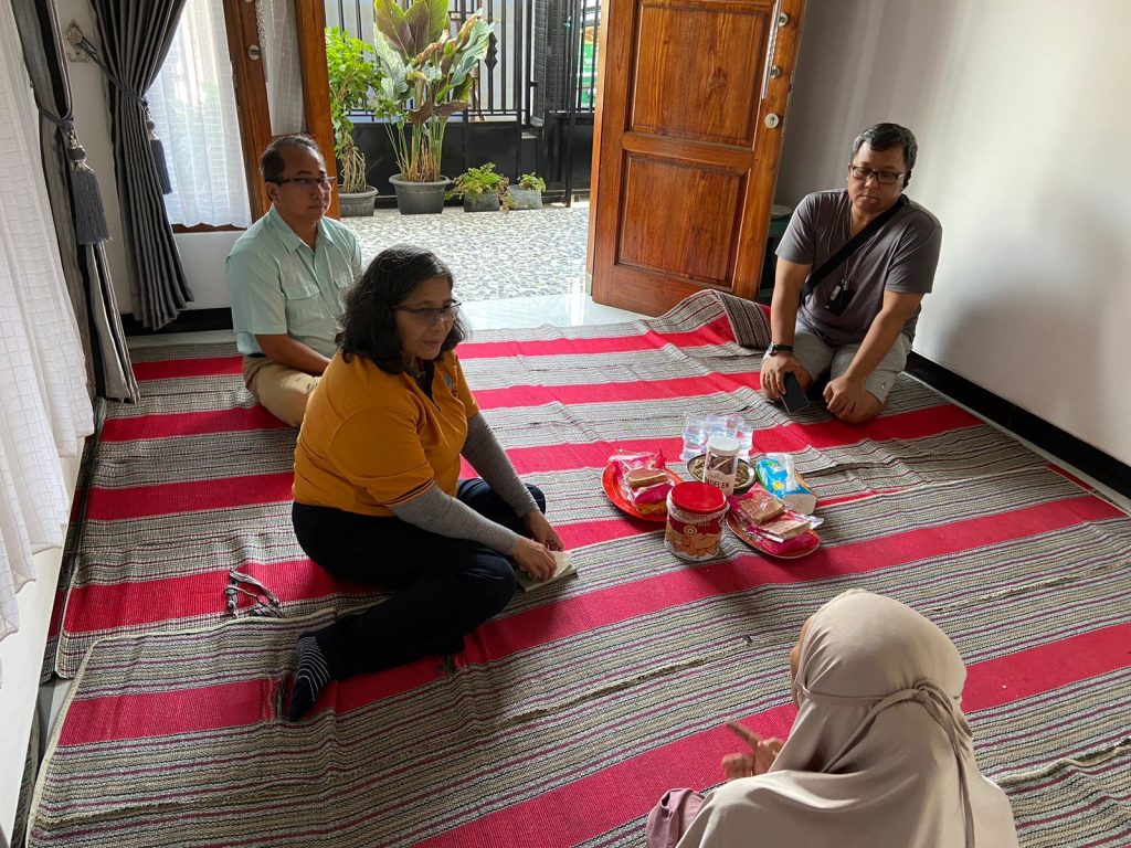 Komandan Regu Satpol PP Kota Kediri Wafat, Pj Wali Kota Kediri Zanariah Takziah, Beri Dukungan Keluarga