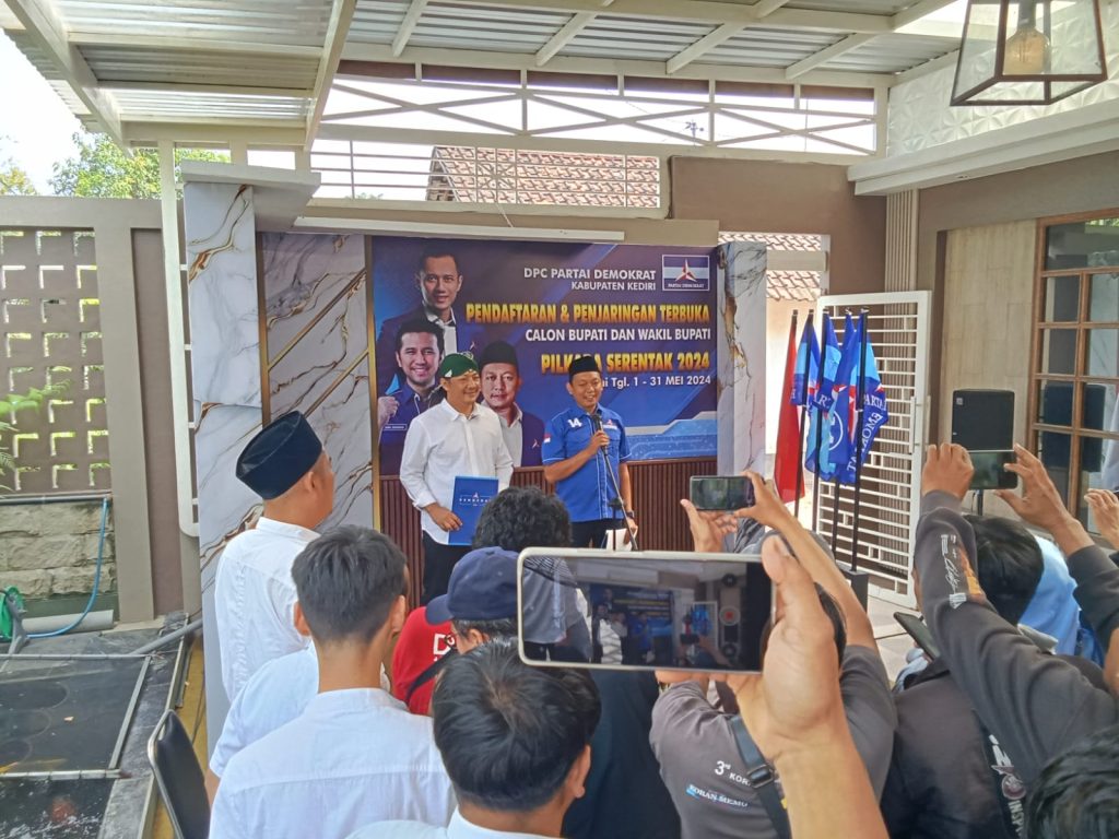 Serius Maju, Bos Rokok Tajimas Kembalikan Formulir ke DPC Partai Demokrat Kabupaten Kediri, Ini Infonya