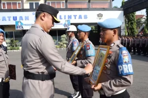  Kapolres Lamongan Pecat 2 Anggota dengan Tidak Hormat, Bolos Kerja 30 Hari Lebih Berturut-turut