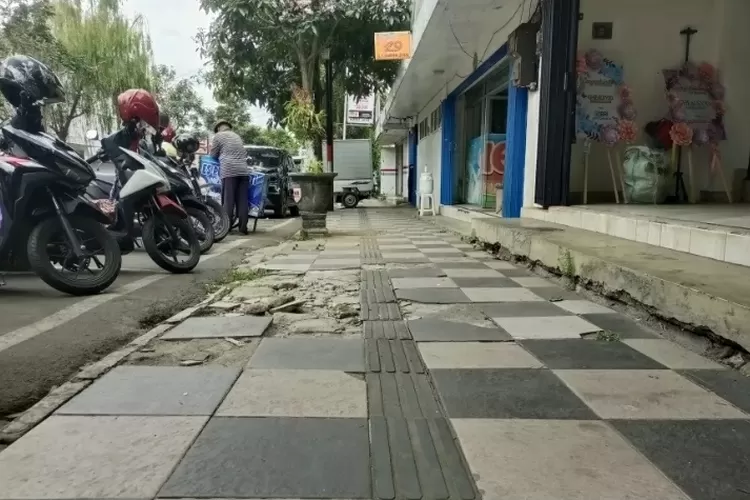 Pemkot Batu gelontorkan dana 7 miliar untuk percantik trotoar