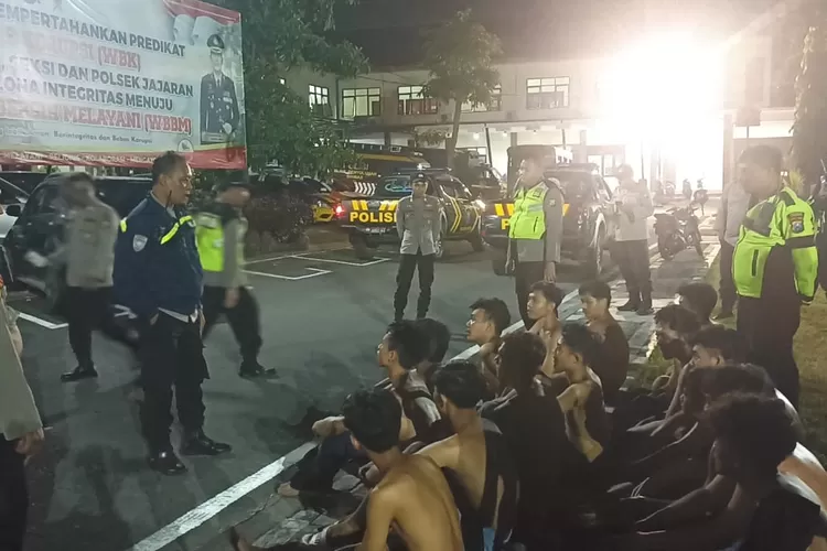 Puluhan Pendekar Perguruan Silat di Jombang Mabuk Miras, Ditangkap Polisi Karena Meresahkan Warga