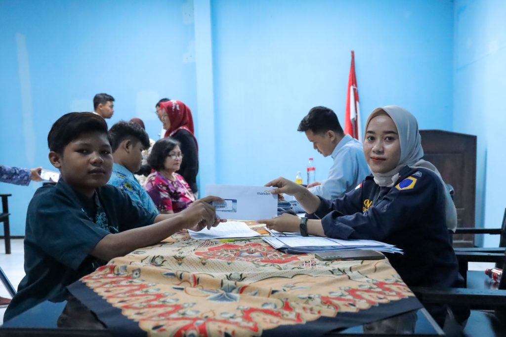 Dinas Sosial Kota Kediri Salurkan Bansos ATENSI Yapi Kepada 42 Anak Yatim Piatu, Ini Infonya