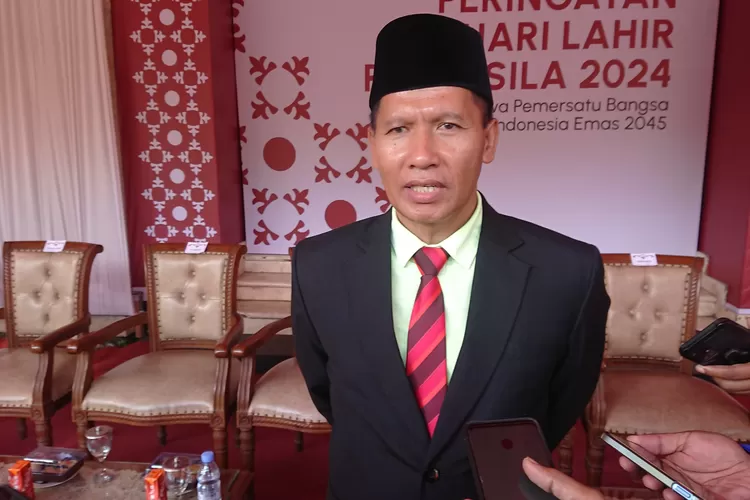 Ketua DPC Gerindra Tulungagung, Ahmad Baharudin saat berbicara mengenai alasan tidak membuka pendaftaran Bacabup (isal