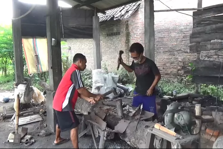 Order Golok dan Pisau di Jombang Meningkat Drastis, Ini Info dari Perajin