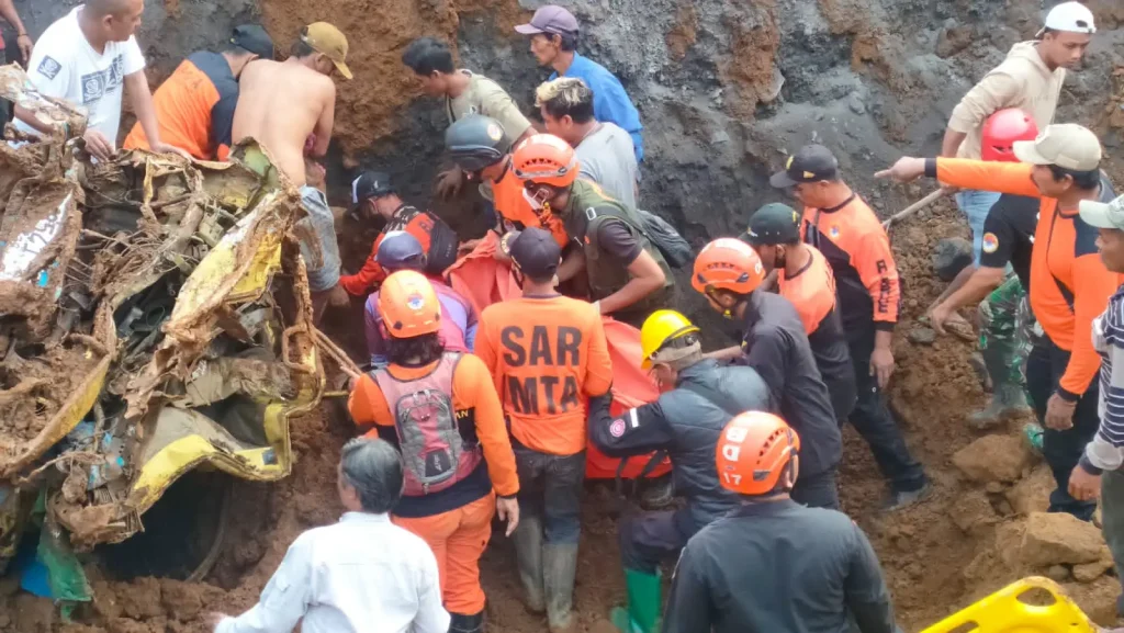 Satu Orang Meninggal Dunia Akibat Longsor di Lumajang
