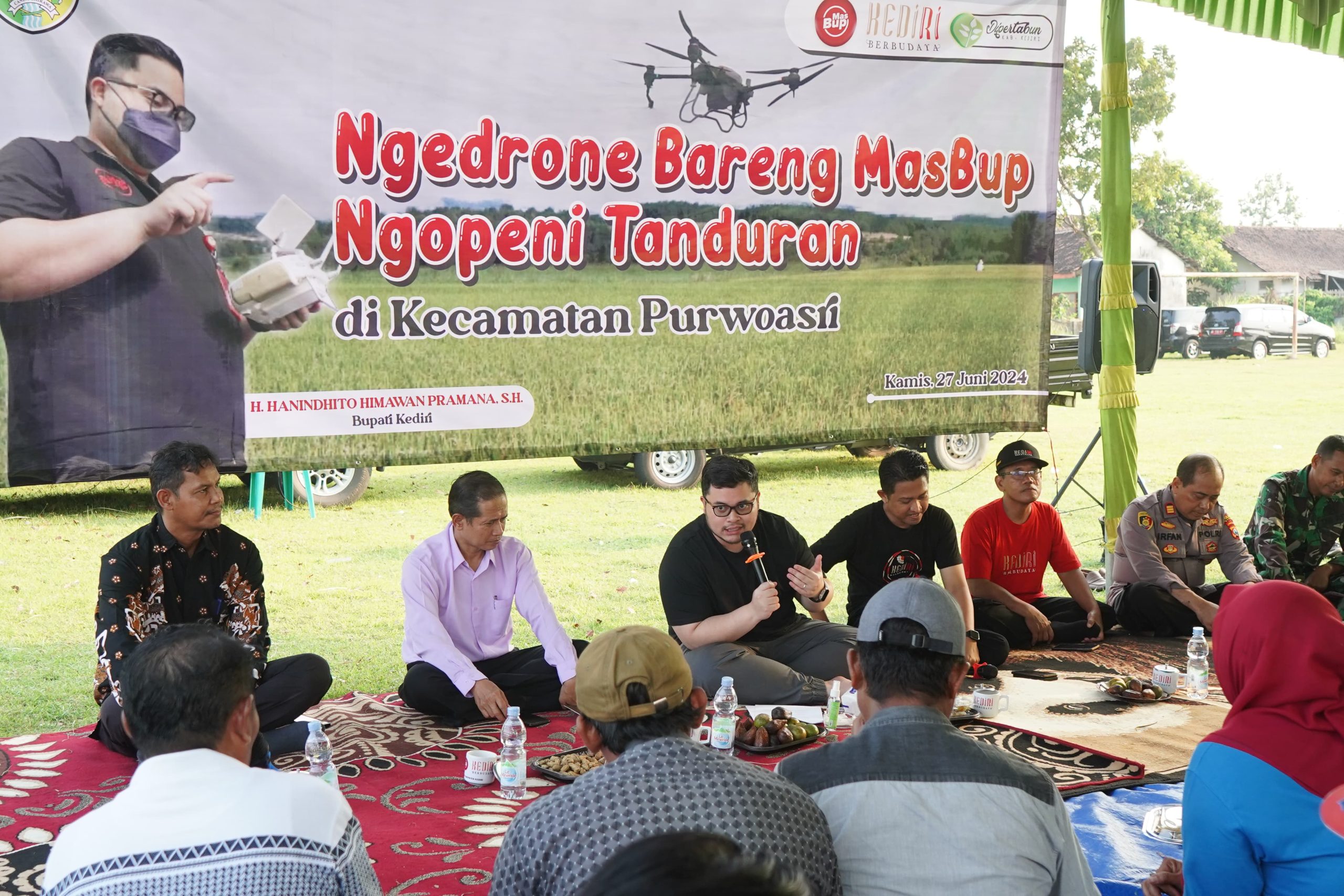 Bupati Kediri, Mas Dhito Beri Bantuan 5 Drone Guna Tarik Minat Petani Milenial