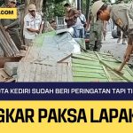 Satpol PP Kota Kediri Bongkar Lapak PKL, Sudah Diperingatkan Tapi Tidak Digubris
