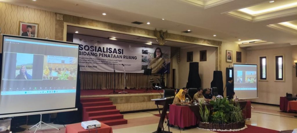 Pj Wali Kota Kediri Tutup Sosialisasi Bidang Penataan Ruang Secara Virtual