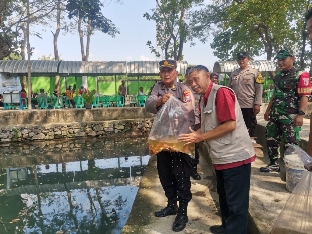 Polsek Pesantren Gelar Program “Ngobrol Bareng Pak Kapolsek” Wujudkan Kamtibmas