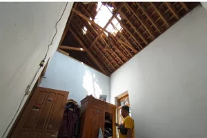 Rumah Warga Balong Ponorogo Rusak Parah Setelah Kejatuhan Petasan Berukuran Jumbo, Ini Infonya