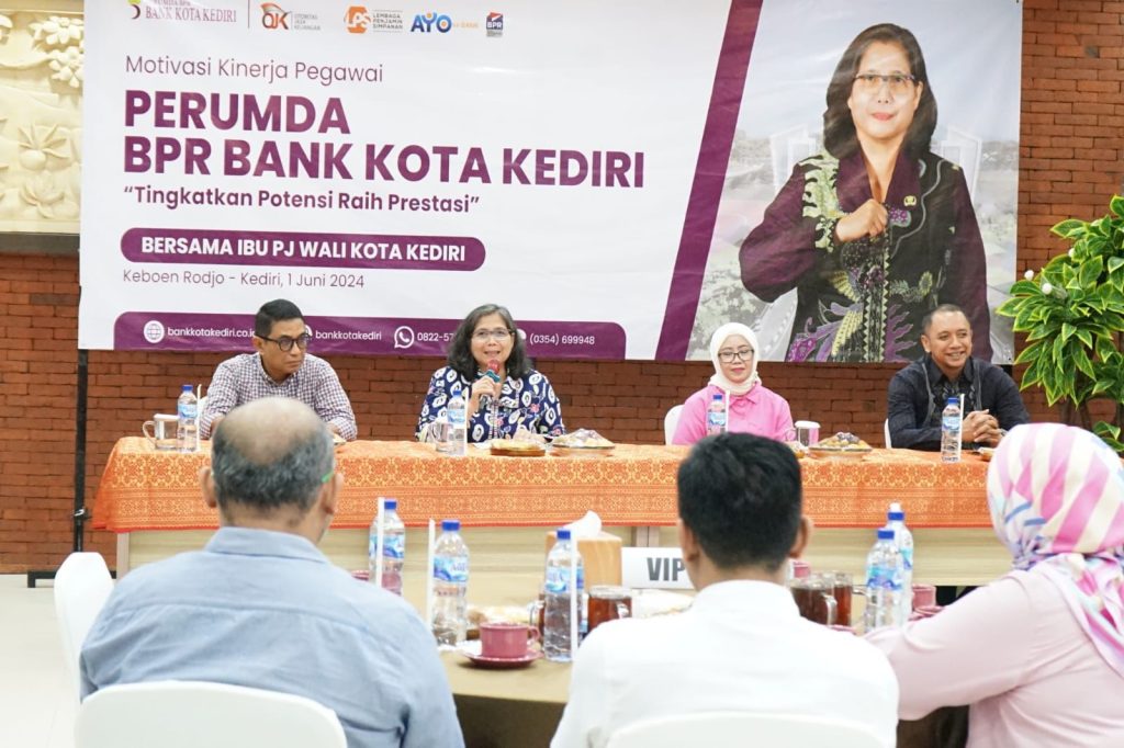 PJ Wali Kota Kediri Beri Motivasi Kinerja Para Pegawai Perumda BPR Bank Kota Kediri