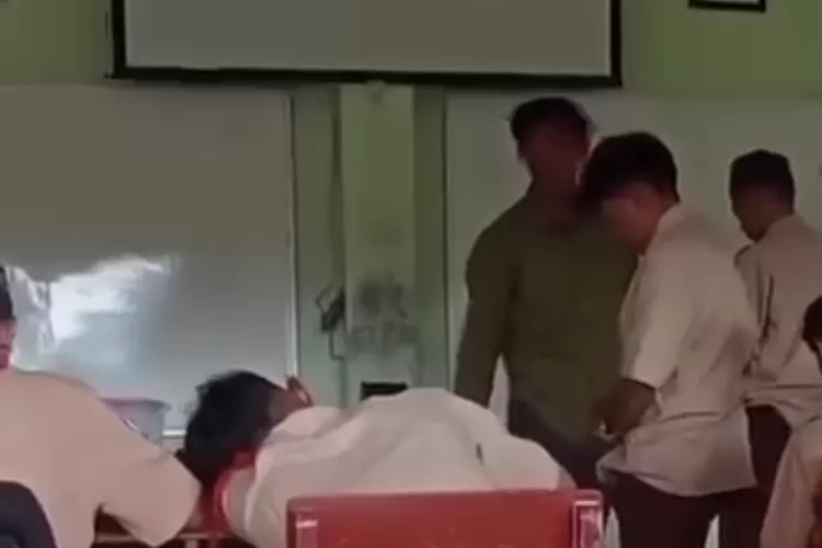 Viral, Beredar Video Guru SMP di Kota Batu Tampar dan Pukul Siswa