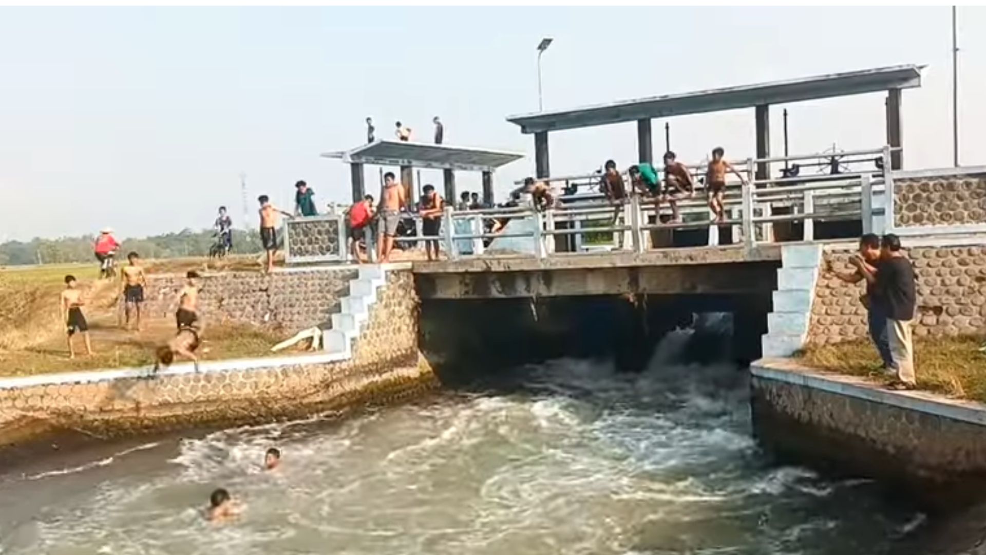 Dam Sungai di Jombang Mendadak Ramai Usai Viral di TikTok, Loh Ada Apa?