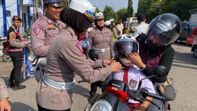 Operasi Patuh Semeru 2024 di Madiun, Pengemudi yang Tertib Dapat Helm Gratis