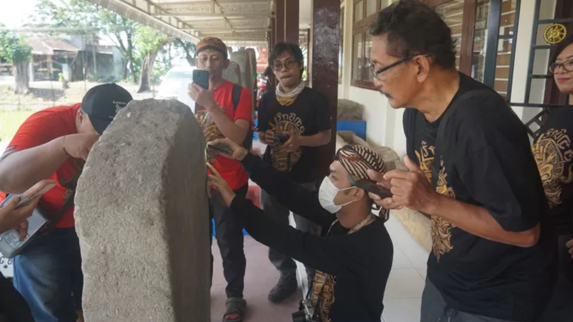 Menelusuri Aksara Kawi di Kabupaten Tulungagung, Komunitas Kulon Kawi Kunjungi Berbagai Situs