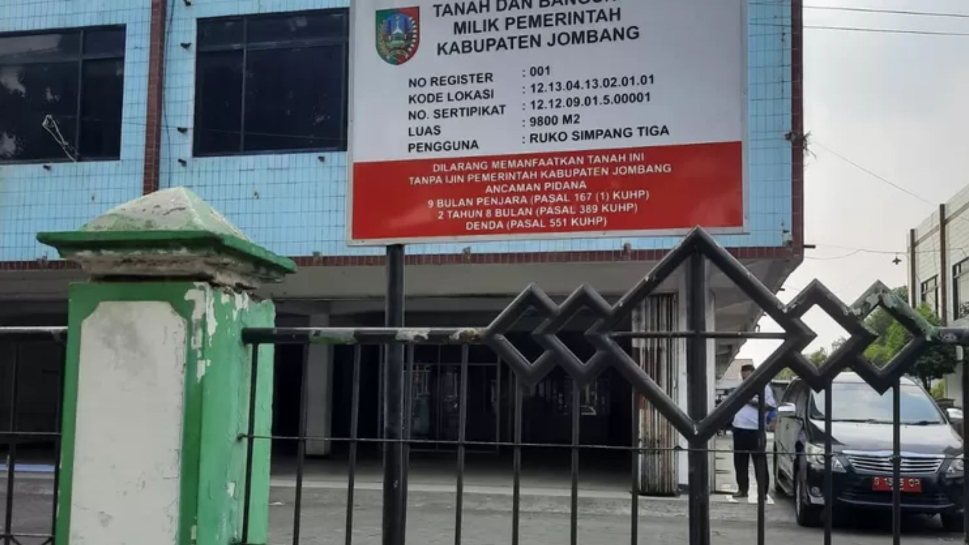 Ruko Simpang Tiga Jombang Bakal Jadi Mal Pelayanan Publik, Papan Nama Aset Pemerintah Sudah Terpasang