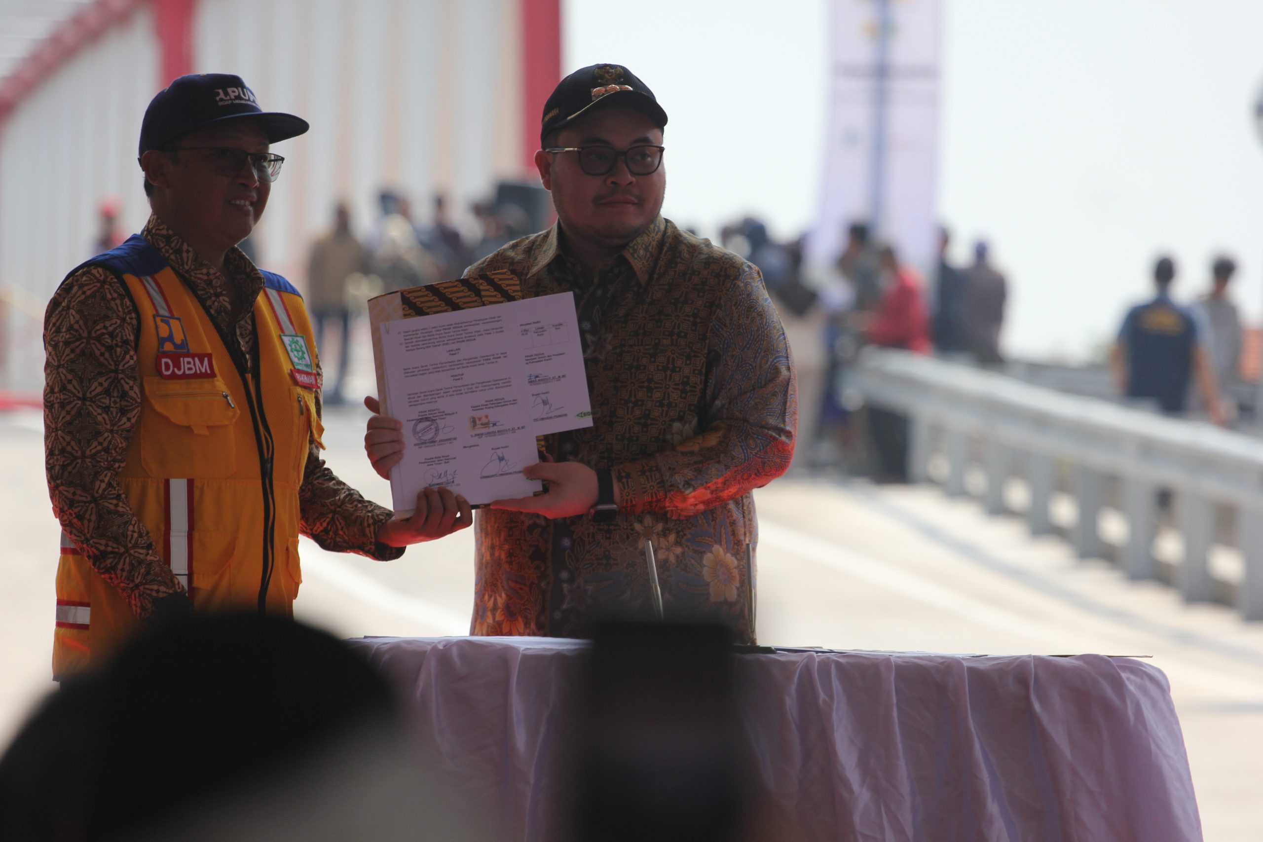 Jembatan Jongbiru Diresmikan Mas Bup Dhito Harapkan Jangan Buang Sampah ke Sungai