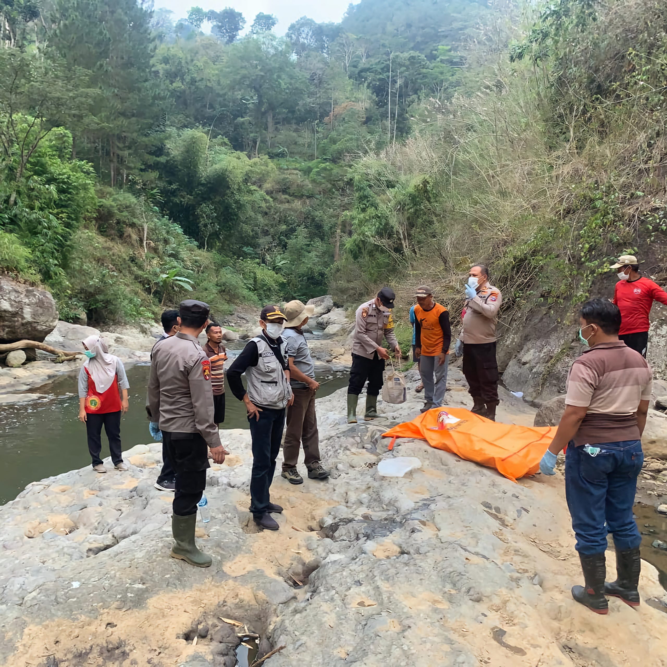 Tiga Hari Tak Pulang Saat Cari Rumput, Seorang Kakek di Trenggalek Ditemukan Tewas Mengapung di Sungai