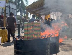 Kejari Blitar Musnahkan Barang Bukti 144 Kasus, Ada Sabu hingga Senjata Api