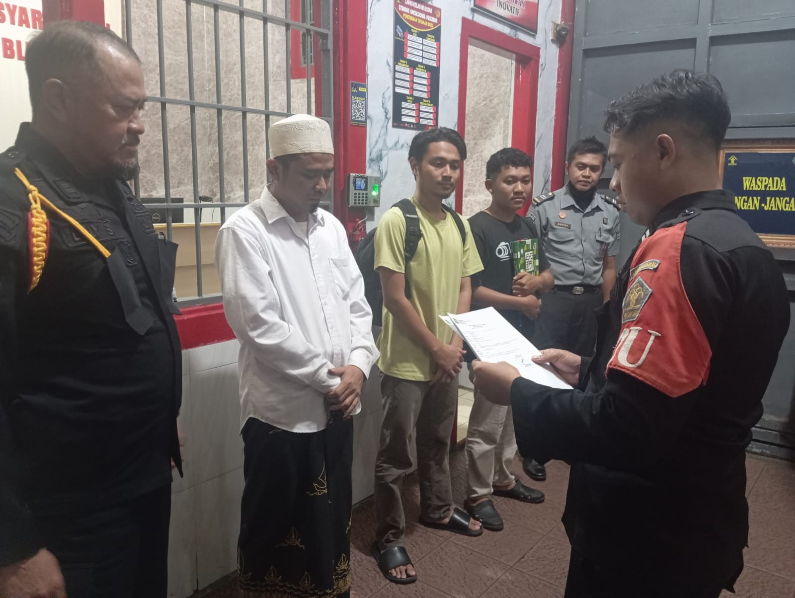 Gus Samsudin Dibebaskan dari Lapas Kelas II B Blitar, Langsung Disambut Keluarga dengan Sukaria