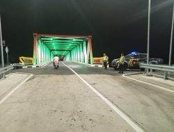 Petugas Polsek Gampengrejo Intensif Lakukan Patroli Dini Hari di Jembatan Jongbiru, Ini Yang Diantisipasi