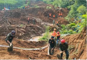 Pencarian Korban Longsor di Blitar Masih Berlanjut, Ratusan Personil Gabungan Dikerahkan Mencari Gunawan 
