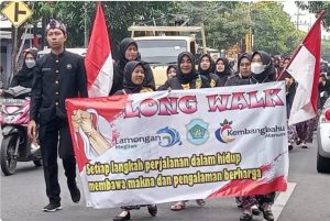 Ratusan Guru PPPK di Lamongan Berjalan Kaki Puluhan Kilometer Setelah Terima SK dari Bupati 