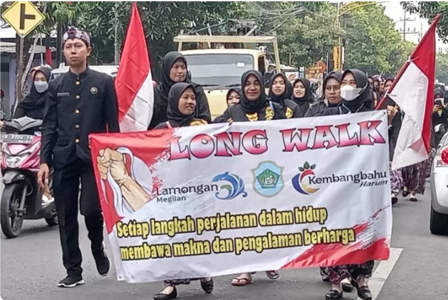 Ratusan Guru PPPK di Lamongan Berjalan Kaki Puluhan Kilometer Setelah Terima SK dari Bupati