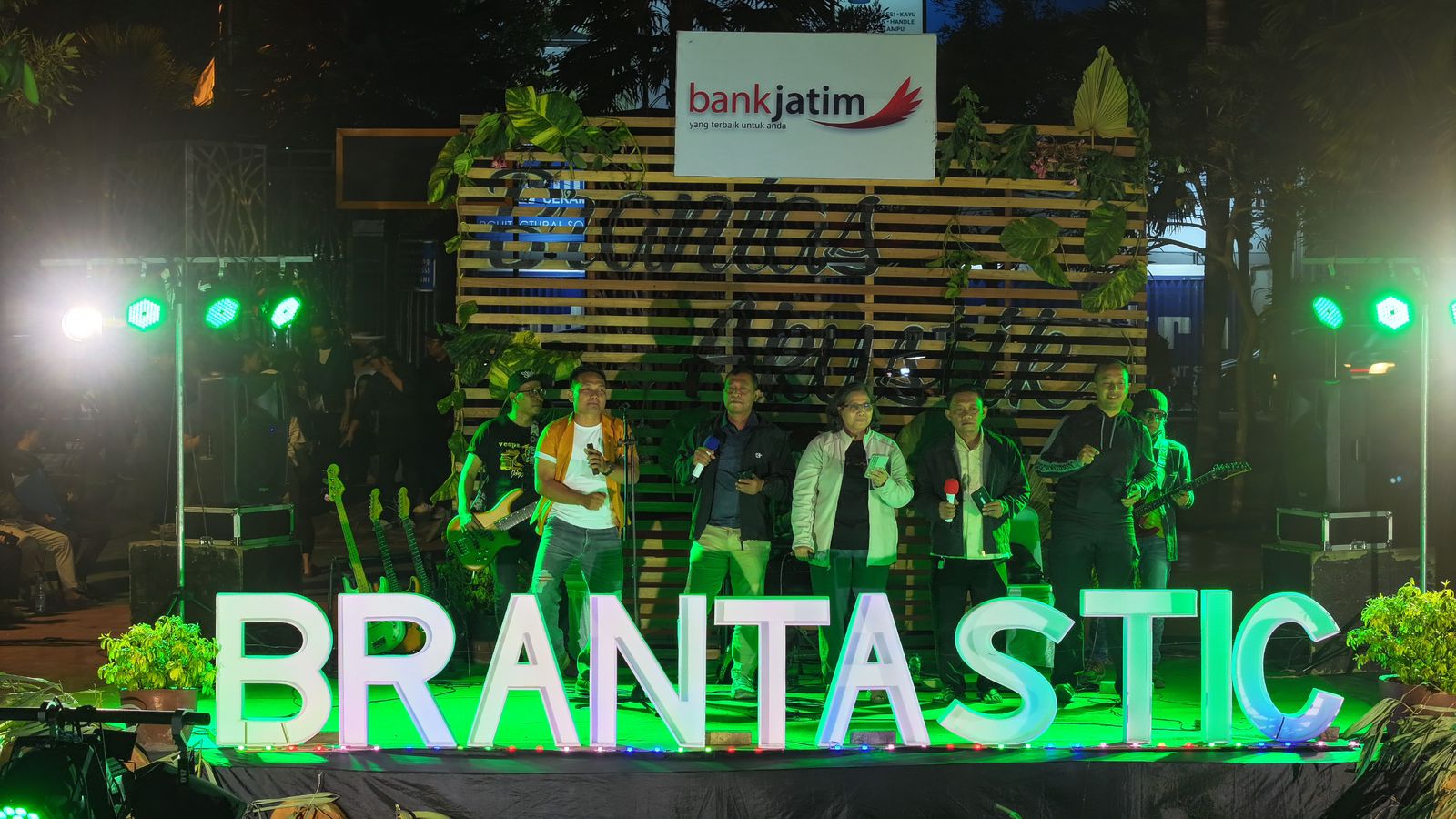 Pj Wali Kota Kediri Menyatu Dengan Masyarakat Nikmati Brantastic dan Joyoboyo Dance Festival Spesial Hari Jadi Kota Kediri ke-1.145