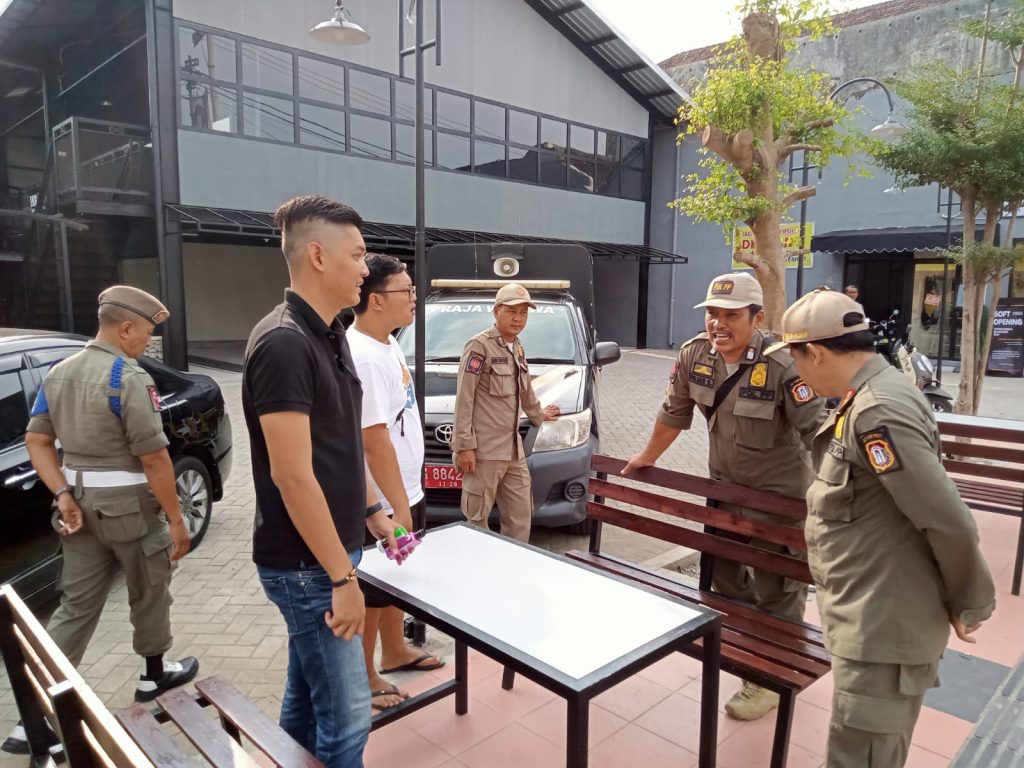 Sering Dapat Aduan Trotoar Digunakan untuk Jualan, Satpol PP Kota Blitar Langsung Datangi PKL, Ini Infonya