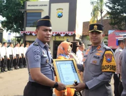 Polres Kediri Kota Beri Penghargaan 2 Petugas Lapas yang Gagalkan Penyeludupan Narkotika, Ini Infonya