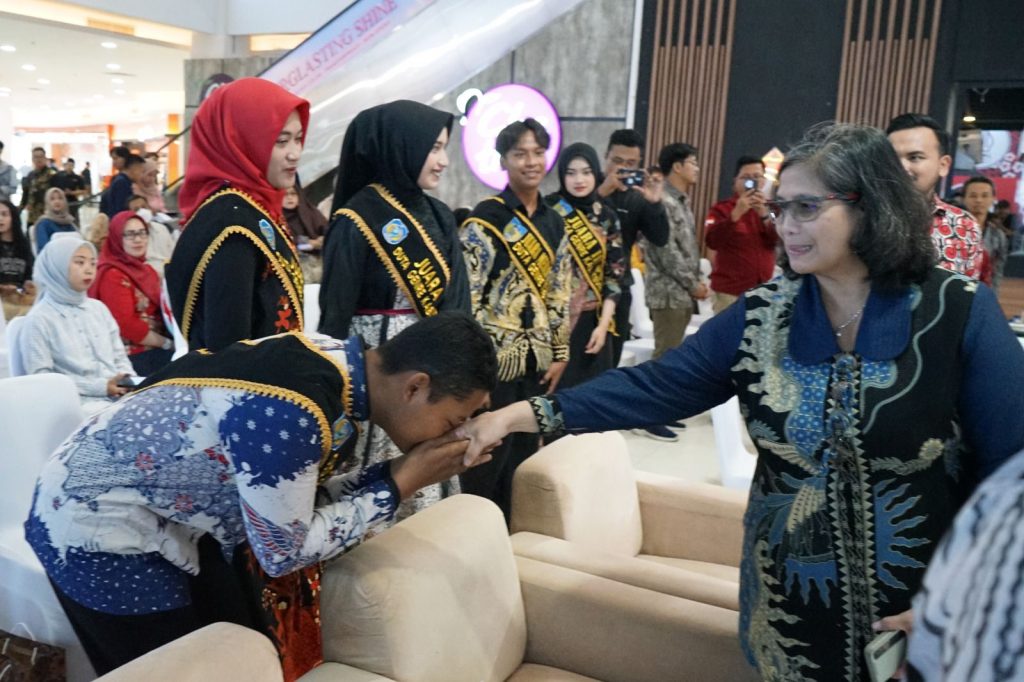 Pj Wali Kota Kediri Buka Grand Final Duta Generasi Berencana Kota Kediri 2024