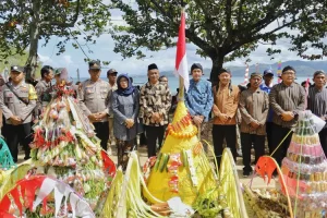 Masyarakat Nelayan di Pantai Joketro, Trenggalek, Gelar Ritual Adat Labuh Laut