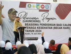 Luncurkan Beasiswa Becak Kari, Mas Dhito Wujudkan Mimpi Warganya Sekolah Ilmu Kesehatan Gratis