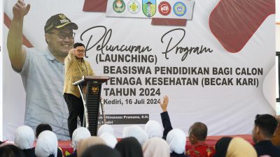 Luncurkan Beasiswa Becak Kari, Mas Dhito Wujudkan Mimpi Warganya Sekolah Ilmu Kesehatan Gratis