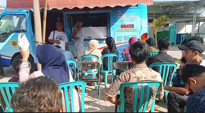 Pelayanan Prima e-KTP dan Administrasi Kependudukan di Acara Jumat Sehat Kelurahan Ngronggo