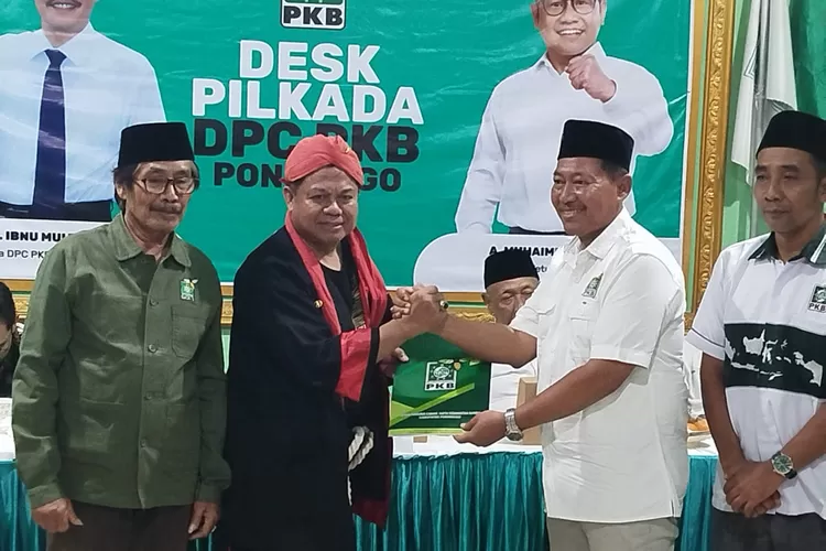 Pendatang Baru di Pilkada Ponorogo, Mantan Jenderal Serahkan Berkas Pendaftaran ke DPC PKB