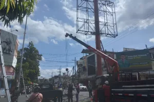 Pemkot Blitar Mulai Bongkar Bando Raksasa yang Melintang di Jalan, Ini Infonya