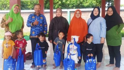 Belasan Anak-anak di Kelurahan Burengan Dapat Paketan Makanan Olahan Ikan, Salah Satu Upaya Turunkan Angka Stunting