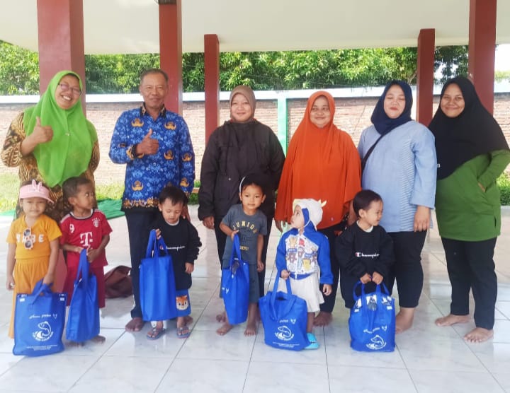 Belasan Anak-anak di Kelurahan Burengan Dapat Paketan Makanan Olahan Ikan, Salah Satu Upaya Turunkan Angka Stunting