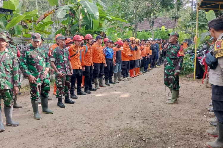 Tinggal 3 Hari, Tim Pencari Belum Temukan Gunawan Korban Tanah Longsor di Blitar