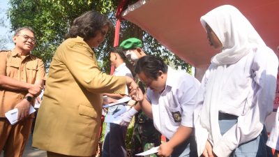 Gelar Peringatan Hari Anak Nasional (HAN) ke-40, Pj Wali Kota Kediri Launching SLB Ramah Anak dan Berikan Santunan