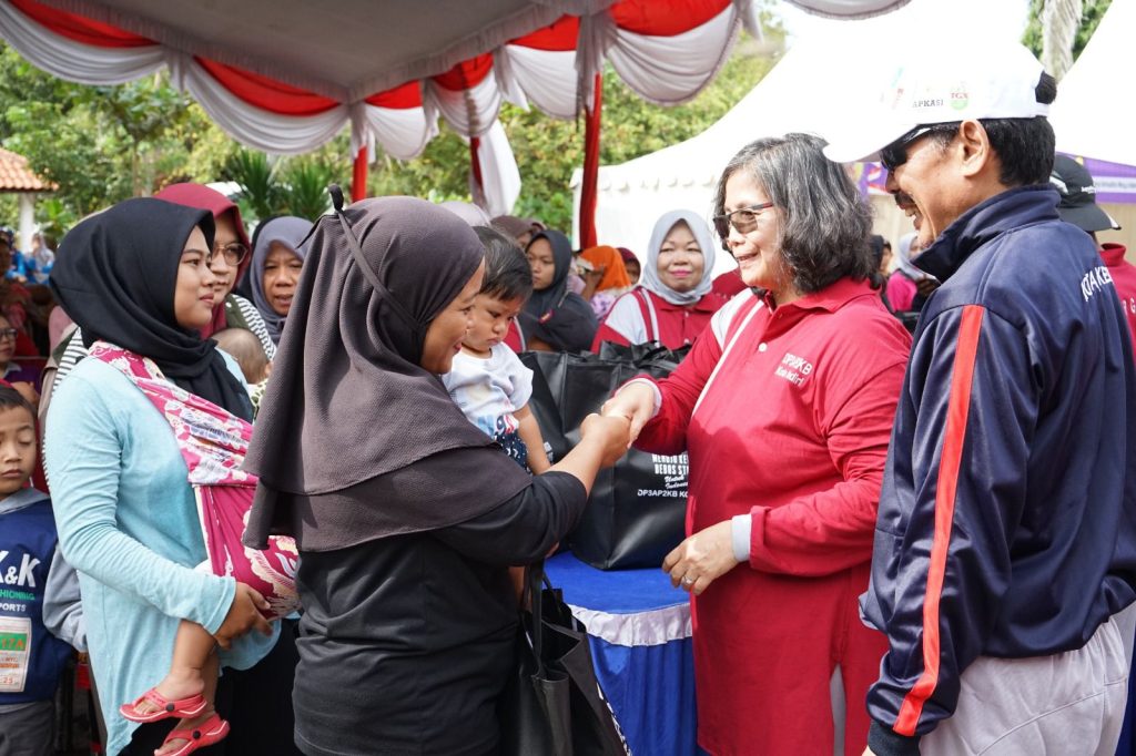 Pj Wali Kota Kediri Ikuti Jalan Sehat Peringatan Hari Keluarga Nasional ke-31