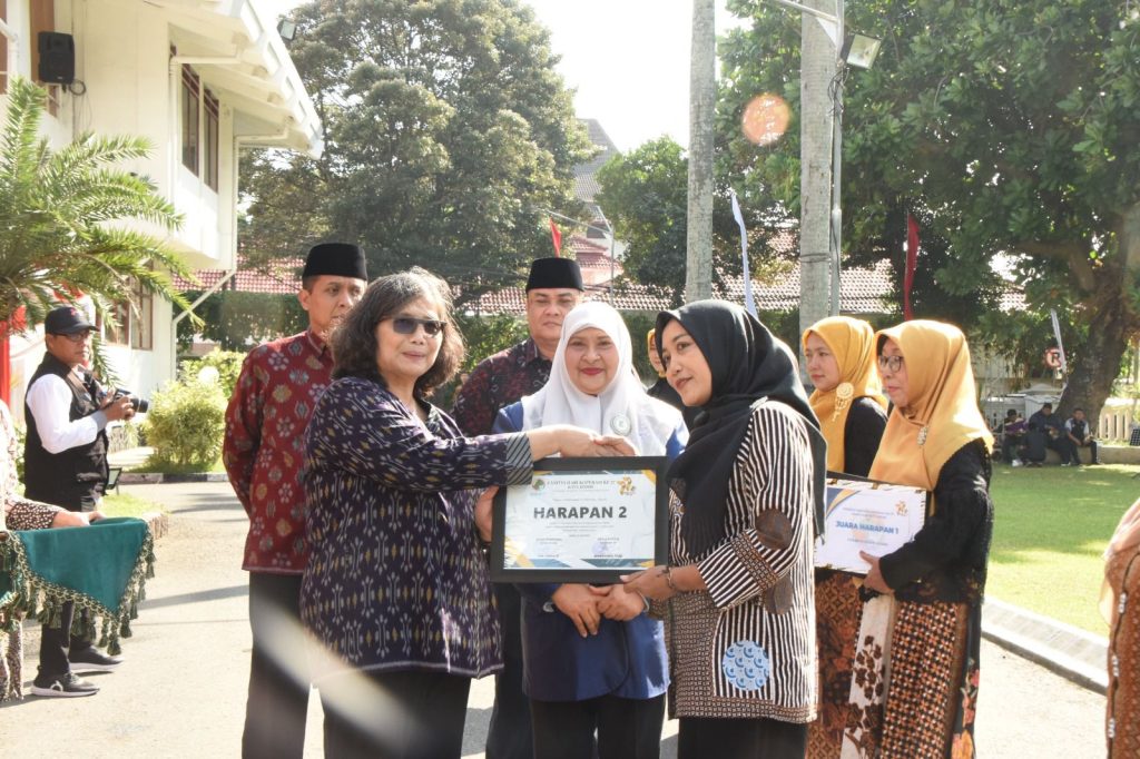 Jadi Inspektur Upacara Hari Koperasi Nasional Ke-77 Kota Kediri, Pj Wali Kota Kediri: Mari Wujudkan Koperasi Sebagai Ekosistem Konsolidasi, Akselerasi dan Eskalasi Ekonomi Mikro dan Kecil