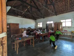 Puluhan Siswa SDN 2 Karangpatihan, Pulung Ponorogo Terpaksa Gunakan Kelas Darurat, Ruang Kelas Tak Layak