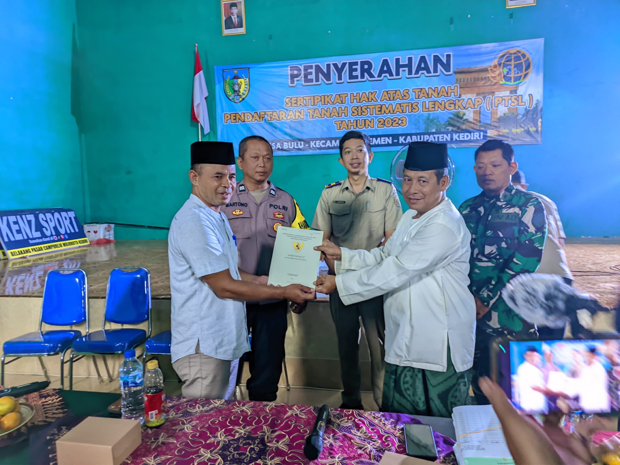 Pemerintah Desa Bulu, Kecamatan Semen, Kediri, Serahkan Sertifikat PTSL Tahap Ke-4 pada Warga, Ini Infonya