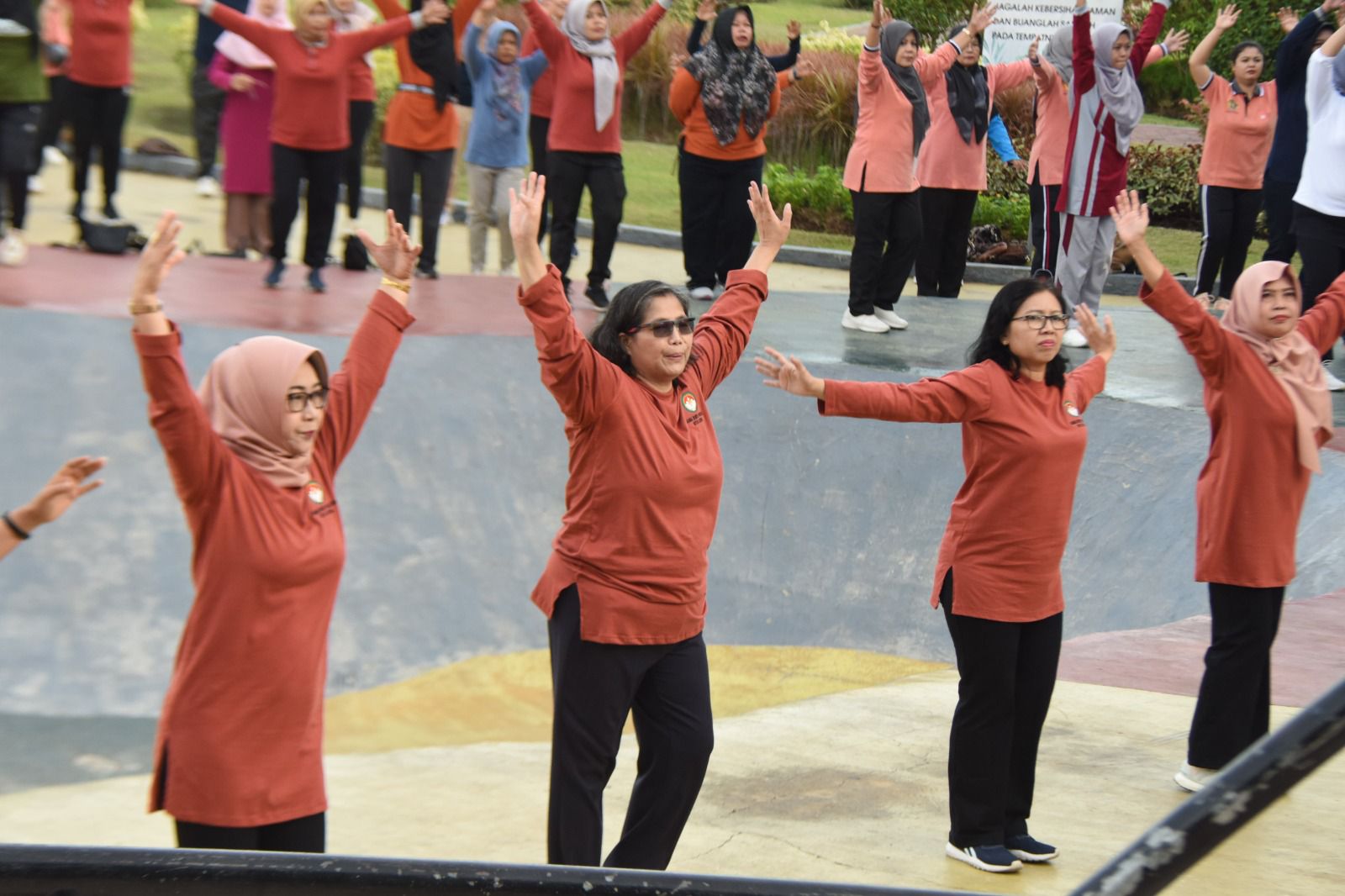 Pj Wali Kota Kediri Zanariah Senam Sehat Bersama Dharma Wanita