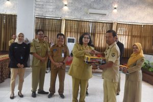 Serahkan SK Pensiun PNS, Pj Wali Kota Kediri Sampaikan Terima Kasih Atas Pengabdian dan Dedikasi