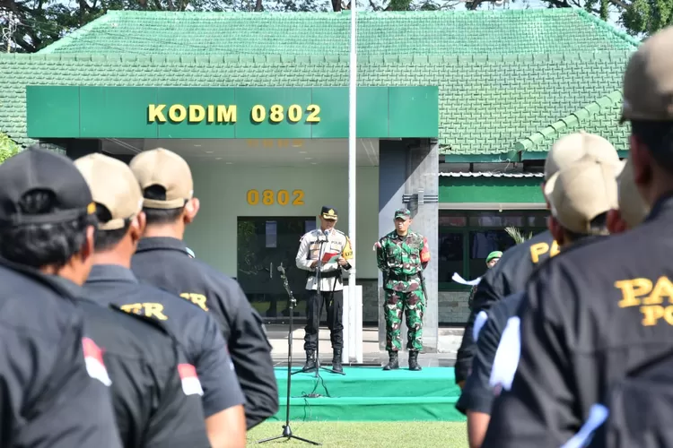 Amankan Suran Agung, Ratusan Personel Gabungan Disiagakan di Jalur Ponorogo - Madiun