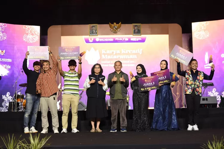 Tutup Karya Kreatif Mataraman 2024, Pj Wali Kota Kediri Serahkan Hadiah Pemenang Voice Competition